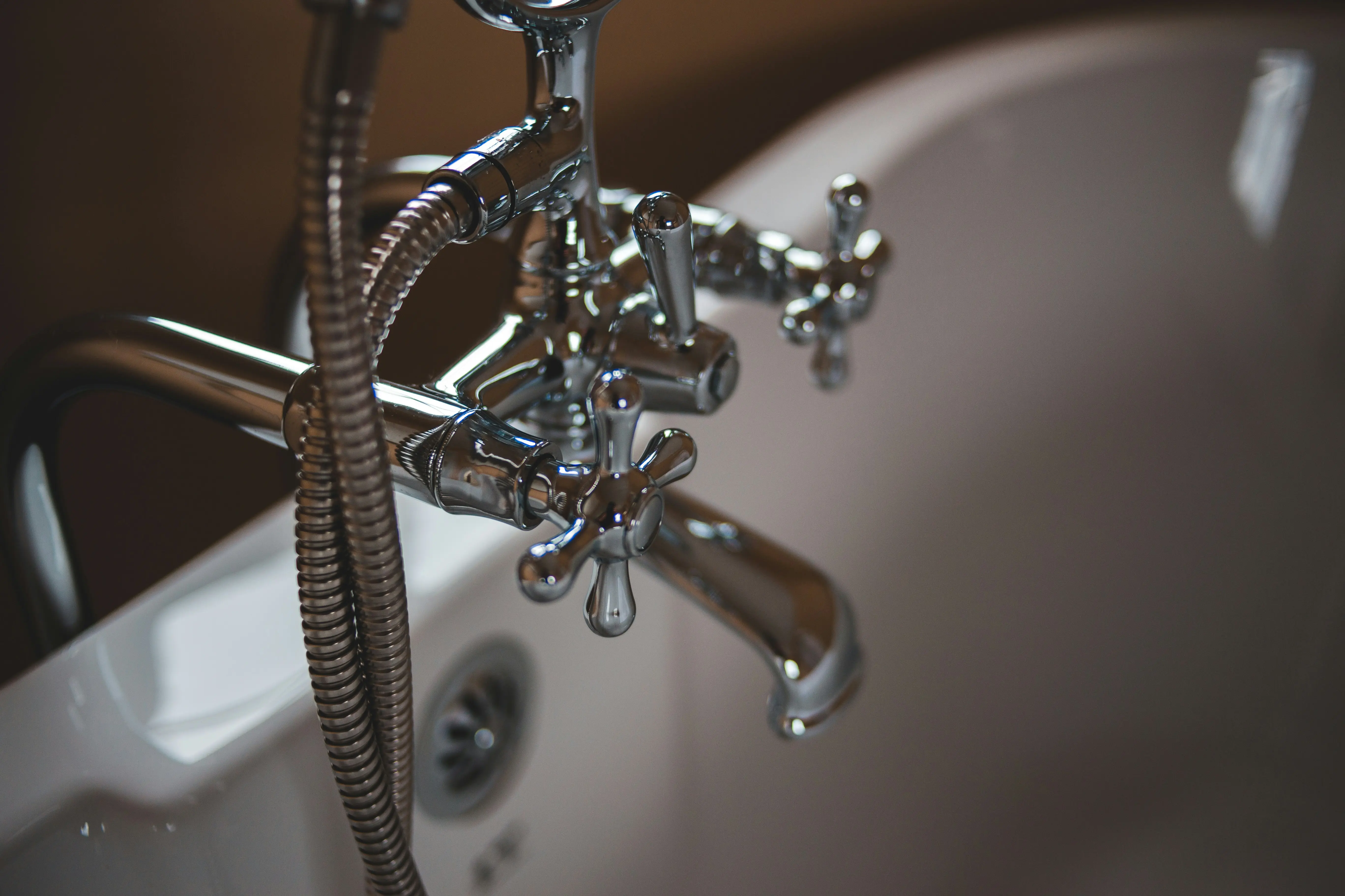 Off-grid water system rainwater collection and filtration